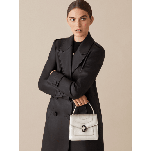 “Serpenti Forever” top-handle bag in agate-white calfskin with a polished, pearly finish and black grosgrain inner lining. Alluring snakehead closure in light gold-plated brass enriched with black and pearly, agate-white enamel and black onyx eyes 1122-VCL image 5