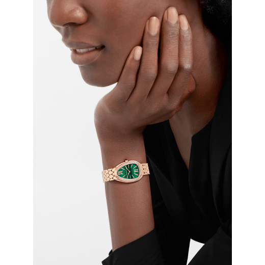 SERPENTI SEDUTTORI Lady Watch. 33 mm rose gold 18kt case and bracelet. 18 kt rose gold bezel and crown set with 1 cab cut pink rubellite. Malachite dial and bracelet with folding clasp. Quartz movement, hours and minutes functions. Water-resistant up to 30 metres. 103273 image 2