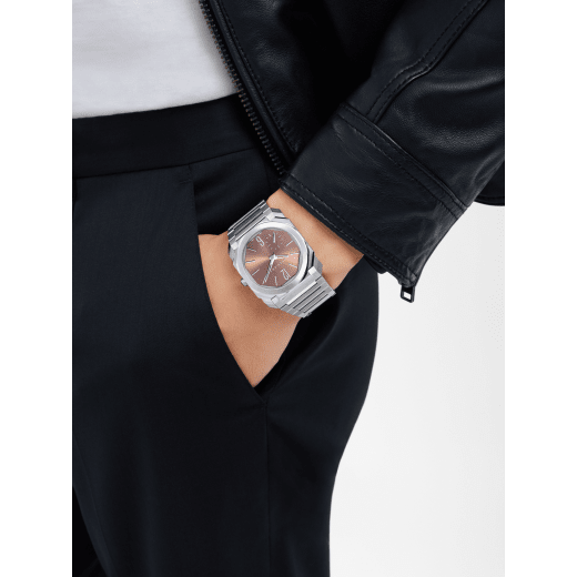 Octo Finissimo Automatic watch in satin-polished stainless steel with mechanical manufacture ultra-thin movement (2.23 mm thick), automatic winding and sun-brushed metallic salmon dial with rhodium applied stickers. Water-resistant up to 100 metres 103856 image 2
