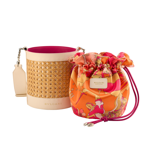 Serpenti Forever medium bucket bag in natural Vienna straw with ivory opal calf leather details. Detachable satin satchel with multicoloured print outside and beetroot spinel fuchsia inside, and drawstring closure with captivating snakeheads in light gold-plated brass. 292075 image 6
