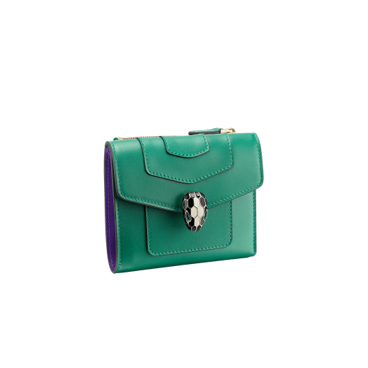 Serpenti Forever compact wallet in emerald green calf leather with violet amethyst nappa leather interior. Captivating snakehead press button closure in light gold-plated brass embellished with black and white agate enamel scales and green malachite eyes. 291855 image 1
