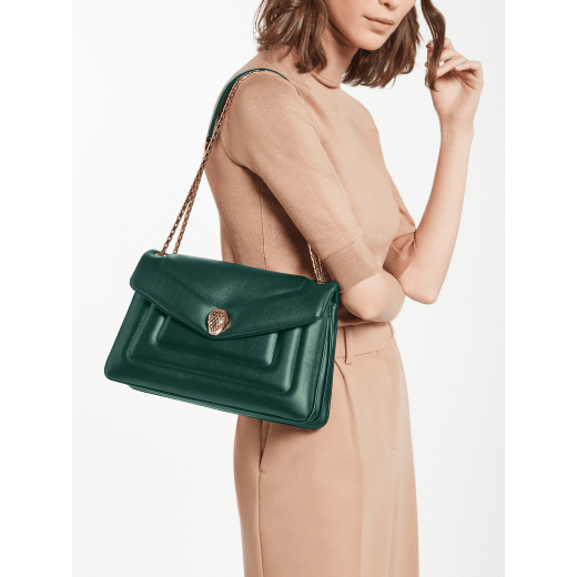 Serpenti Reverse medium shoulder bag in Sahara amber light brown quilted Metropolitan calf leather with taffy quartz pink nappa leather lining. Captivating snakehead magnetic closure in gold-plated brass embellished with red enamel eyes. 1223-MCL image 8