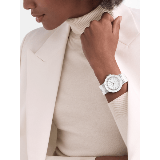 Bvlgari Aluminium White Automatic 自動腕錶，搭載寶格麗自製自動上鍊機械機芯，錶徑 40 公釐，噴砂鋁合金錶殼，白色橡膠錶圈與錶帶，亮澤白色蛋白石錶盤。防水深度 100 公尺。 104335 image 1