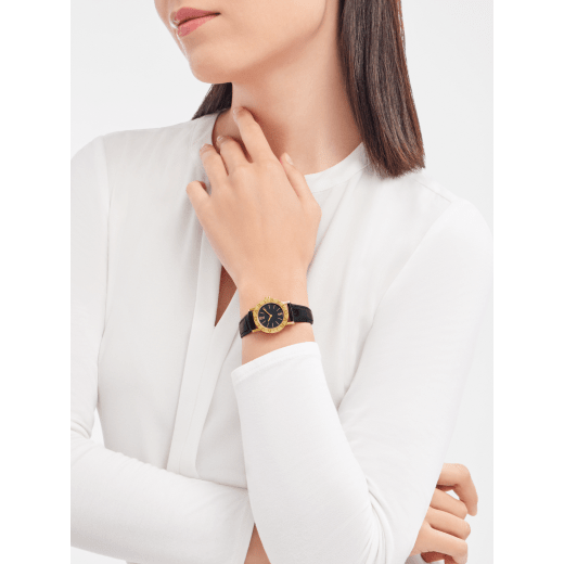 Bvlgari Bvlgari 腕錶，18K 黃金錶殼，錶圈鐫刻雙品牌標誌，黑色蛋白石錶盤，黑色鱷魚皮錶帶。防水深度 30 公尺。 103897 image 2