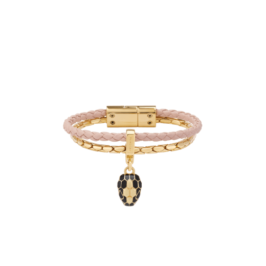 Bracciale Serpenti Forever in vitello intrecciato rosa chiaro con catena in ottone placcato oro e chiusura magnetica a scatto. Accattivante ciondolo Serpenti con squame in smalto nero e trasparente e occhi in smalto nero. SERP-BRAIDCHAIN-D image 1