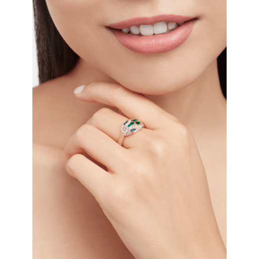 Serpenti 18 kt rose gold ring set with blue sapphire eyes (0.21 ct), malachite elements and pavé diamonds (0.37 ct) AN858587 image 1