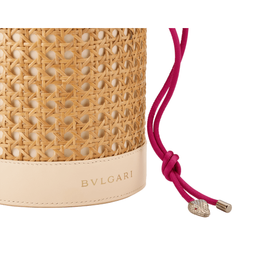 Serpenti Forever medium bucket bag in natural Vienna straw with ivory opal calf leather details. Detachable satin satchel with multicoloured print outside and beetroot spinel fuchsia inside, and drawstring closure with captivating snakeheads in light gold-plated brass. 292075 image 5