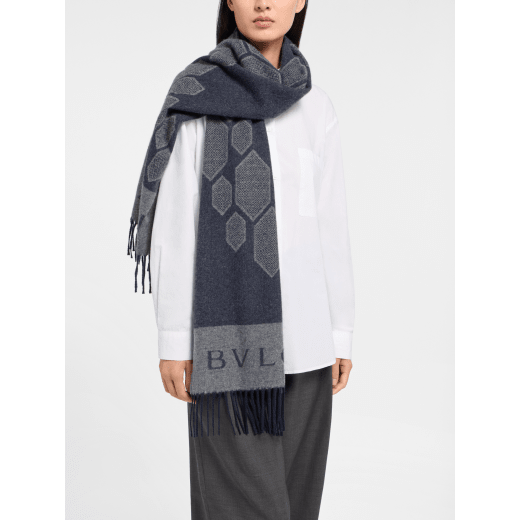 Wonder Scales stole in stone grey cashmere. Made of 100% cashmere. WONDERSCALES-ST image 1