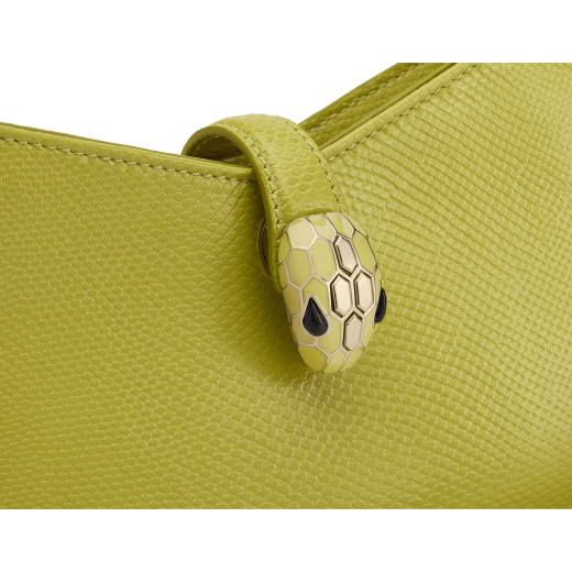 Serpenti Baia small shoulder bag in linden peridot yellowish green Pure karung skin with crystal rose pink nappa leather lining. Captivating snakehead magnetic closure in light gold-plated brass embellished with linden peridot yellowish green enamel. It features light gold-plated brass scales with black onyx eyes; additional zipped top closure. 293744 image 5