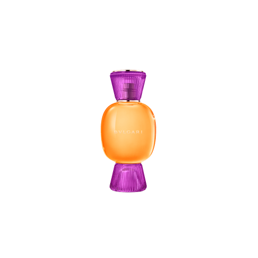An exclusive perfume set, as bold and unique as you. The liquorous floriental Rock’n’Rome Allegra Eau de Parfum blends with the warm touch of the Magnifying Musk Essence, creating an irresistible personalised women's perfume. Perfume-Set-Rock-n-Rome-Eau-de-Parfum-and-Musk-Magnifying image 2