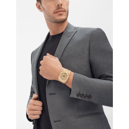 Montre Octo Finissimo Automatique avec mouvement mécanique de manufacture extra-plat (2,23 mm d'épaisseur), remontage automatique avec micro-rotor en platine, boîtier et bracelet en or jaune 18 K sablé, cadran en or jaune, aiguilles et index noirs. Étanche jusqu’à 100 mètres 104190 image 1