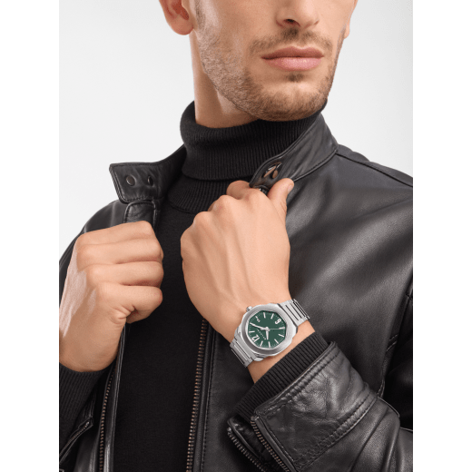 Octo Roma watch in satin-brushed and polished stainless steel with additional interchangeable green rubber strap and green Clous de Paris dial. Mechanical manufacture movement with automatic winding. Water-resistant up to 100 metres. 104091 image 1