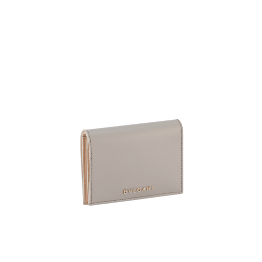 Serpenti Forever folded card holder in light gold Striated calf leather with linen agate nappa leather interior. Captivating snakehead décor in light gold-plated brass embellished with champagne enamel and light gold-plated brass scales, and black enamel eyes; press-button closure. SEA-CC-HOLD-FOLD-R image 3