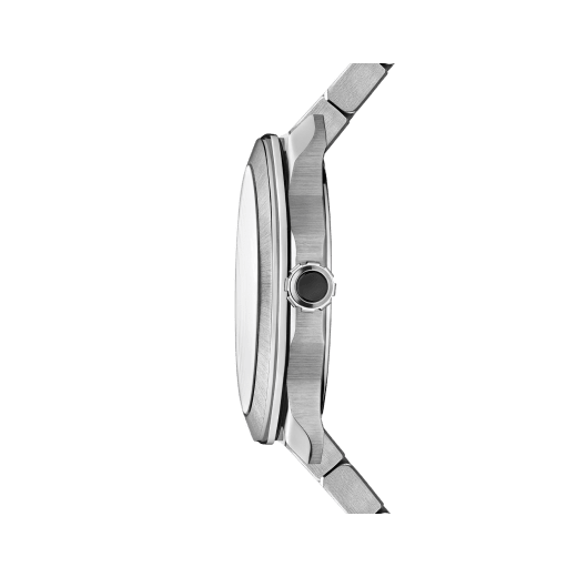 Octo Roma watch in satin-brushed and polished stainless steel with additional interchangeable green rubber strap and green Clous de Paris dial. Mechanical manufacture movement with automatic winding. Water-resistant up to 100 metres. 104091 image 3