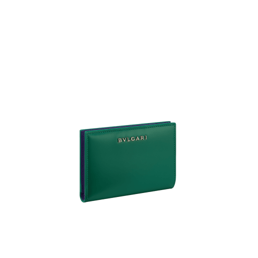 Serpenti Forever folded card holder in light gold Striated calf leather with linen agate nappa leather interior. Captivating snakehead décor in light gold-plated brass embellished with champagne enamel and light gold-plated brass scales, and black enamel eyes; press-button closure. SEA-CC-HOLD-FOLD-R image 3