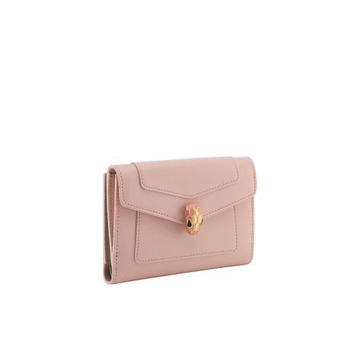 Serpenti Forever compact wallet in light gold striated calf leather with linen agate nappa leather interior. Captivating snakehead press button closure in light gold-plated brass embellished with champagne enamel and light gold-plated brass scales, and black enamel eyes. SEA-FLAP-POCHETTER image 1