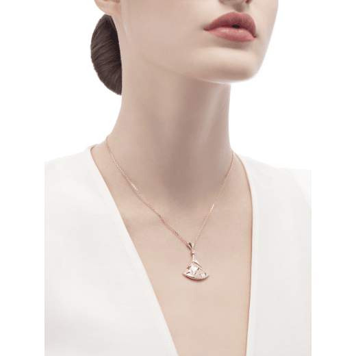 DIVAS' DREAM necklace in 18 kt rose gold with pendant set with mother-of-pearl elements, one diamond and pavé diamonds. 350065 image 4