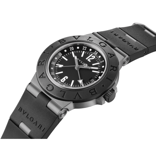 Bvlgari Titanio GMT watch with mechanical manufacture movement, automatic winding, GMT 24h function, 40 mm sandblasted titanium case, black rubber bezel with Bvlgari Bvlgari engraving, black dial and black rubber bracelet. Water-resistant up to 100 metres 104300 image 2