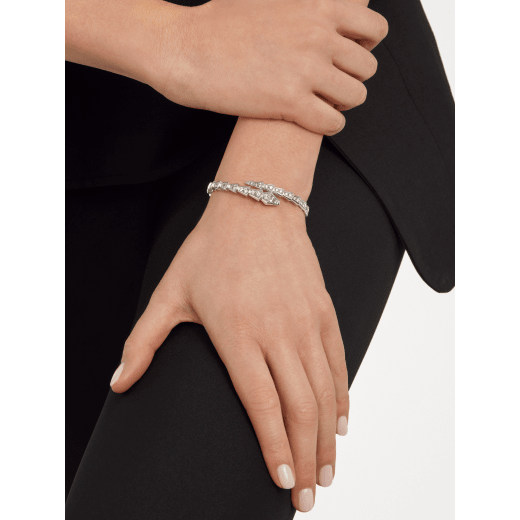 Serpenti Viper one-coil slim bracelet in 18 kt white gold, set with full pavé diamonds. BR857492 image 1