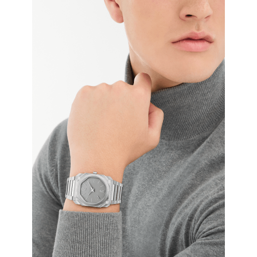 Octo Finissimo Automatic watch with satin-polished titanium case and bracelet, extra-thin mechanical manufacture movement, automatic winding, small seconds and opaline titanium dial. Water-resistant up to 30 metres. 104351 image 4