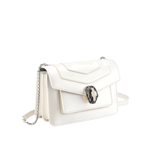 “Serpenti Forever” crossbody bag in white agate calf leather with a varnished and pearled effect. Iconic snakehead closure in light gold plated brass enriched with black and pearled white agate enamel and black onyx eyes. 1082-VCL image 2