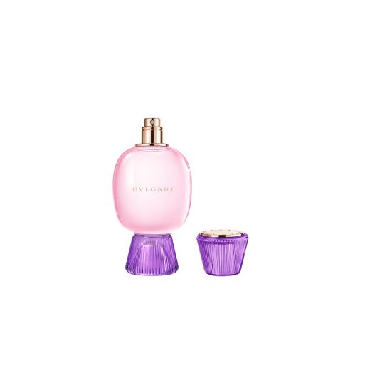 A majestic floral woody fragrance that pays tribute to the beauty and alluring warm aura of the Italian woman. 41608 image 3