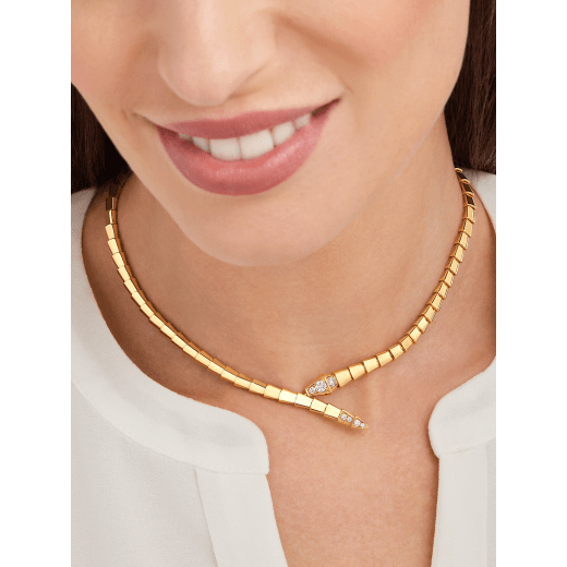 Serpenti Viper 18 kt yellow gold necklace set with demi-pavé diamonds CL859695 image 3