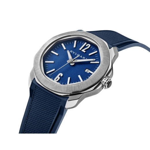Octo Roma Automatic watch with mechanical manufacture movement, automatic winding, satin-brushed and polished stainless steel case and interchangeable bracelet, blue Clous de Paris dial. Water-resistant up to 100 metres 103739 image 6