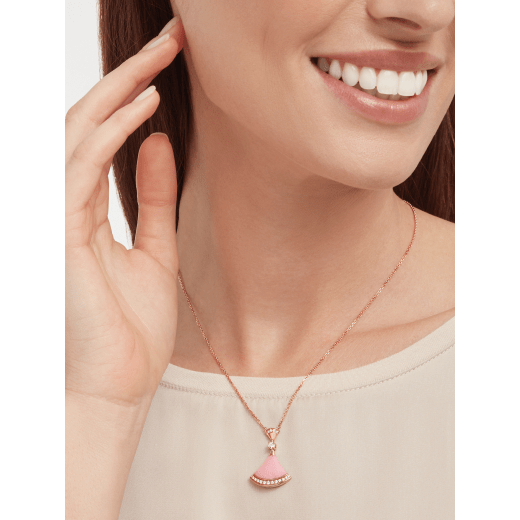 DIVAS' DREAM necklace in 18 kt rose gold, with pendant set with pink opal, a diamond (0.10 ct) and pavé diamonds (0.20 ct). 354340 image 4