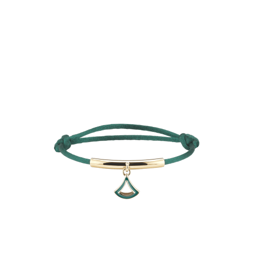 Divas’ Dream Armband aus smaragdgrünem Stoff. Röhrenförmiges Element aus hell vergoldetem Messing und edler Anhänger mit smaragdgrüner Emaille. DIVAMINISTRINGb image 1