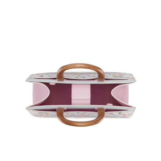 Große Casablanca x Bulgari Tragetasche aus weichem, genarbten Kalbsleder mit römischem Mosaikprint sowie Seiten aus Kalbsleder in Dusty Rosa und Futter in Dusty Rosa. Ikonischer, bunter Bulgari Logodekor, Metall-Elemente aus vergoldetem Messing und Magnetverschluss. 292416 image 5