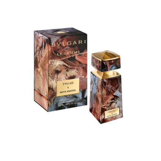 Entdecken Sie den Tygar Duft neu, mit dieser exklusiven Bvlgari Le Gemme Tygar x Refik Anadol Limited Edition, einem erstaunlich kontrastreichen, holzig-zitrischen Parfum mit Akkorden von frischer, saftiger Grapefruit und tiefem, raffinierten Ambergris. 42649 image 2