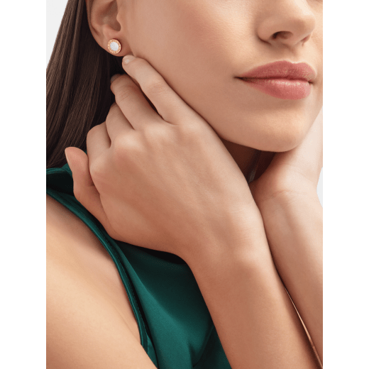 Bvlgari Bvlgari 18 kt rose gold single stud earring with mother-of-pearl. 354732 image 2