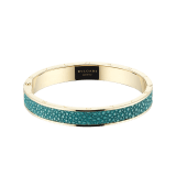 "BVLGARI BVLGARI" bangle bracelet in light gold plated brass with an emerald green galuchat skin insert and a BVLGARI logo hinge closure. Logo engraving along the edges of both sides of the bracelet and in the inner part. HINGELOGOBRCLT-G-EG image 1