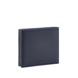 B.zero1 Man Bifold Portemonnaie aus mattem schwarzen Kalbsleder mit Innenseite aus Nappaleder in Niagara Sapphire Blau. Ikonischer Dekor aus dunkel ruthenium- und palladiumbeschichtetem Messing sowie gefalteter Verschluss. BZM-BIFOLDWALLET image 3