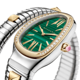Serpenti Tubogas Studs Capsule 精鋼單螺旋腕錶，18K 黃金錶圈鑲飾鑽石，錶帶飾以 18K 黃金鉚釘，綠色孔雀石錶盤。防水深度 30 公尺。 Serpenti-Tubogas-Capsule-Green image 2
