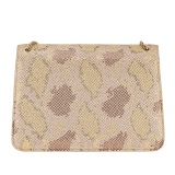 Borsa a spalla media Serpenti Forever in pelle scamosciata naturale con cristalli dorati di varie dimensioni e sfumature, e fodera in nappa nera. Accattivante chiusura magnetica Serpenti in ottone placcato oro chiaro con squame diamantate e occhi in onice nera. 292852 image 3