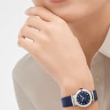 LVCEA 腕錶，精鋼錶殼，精鋼連結扣鑲飾明亮型切割鑽石，藍色砂金石玻璃嵌花細工錶盤，12 個鑽石時標，藍色鱷魚皮錶帶。防水深度 50 公尺。 103617 image 1