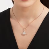 DIVAS' DREAM 18 kt rose gold necklace set with mother of pearl elements, a round brilliant-cut diamond and pavé diamonds 356452 image 1