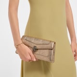 Serpenti Forever clutch in light gold striated calf leather with crystal rose nappa leather lining. Captivating snakehead magnetic closure in light gold-plated brass embellished with pavé-set black zirconia stones, and black onyx eyes. 295468 image 1