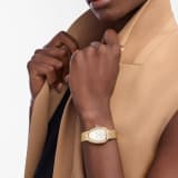 Serpenti Seduttori watch in 18 kt yellow gold with mechanical manufacture movement with automatic winding, diamond-set bezel and white opaline dial. Water-resistant up to 30 metres 103898 image 1