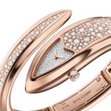 Serpenti Aeterna 腕錶，18K 玫瑰金蛇頭錶殼與手環式錶帶鑲飾明亮型切割鑽石，搭配全密鑲鑽石錶盤。 SERPENTI-AETERNA image 2