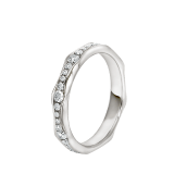 خاتم زواج «إنفينيتو» من البلاتين، مرصع بالكامل بأحجار ألماس مرصوف. AN857697 image 1