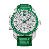 Reloj Octo Roma Grande Sonnerie con movimiento mecánico de manufactura con carga automática, grande y pequeña sonería, carrillón de Westminster con 4 martillos y repetidor de minutos. Caja en oro blanco de 18 qt con esmeraldas y diamantes talla baguette engastados y fondo transparente. Esfera con diamantes talla baguette engastados. Correa en piel de aligátor verde. Hermético hasta 30 metros. Pieza única. 103553 image 1