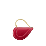 Serpenti Cuoricino 迷你手提包，採用皇家紅寶石色小牛皮，內裡為皇家紅寶石色納帕軟面皮。迷人的金色黃銅蛇身提把飾以蛇鱗鐫紋，按扣開合。 SRN-Cuoricino-1366XS image 2