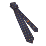 Siebenfach gefaltete Logo B Stars Krawatte aus feinem Seidenjacquard in Mimetic Jade Grün. LOGOBSTARS image 1