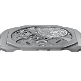 Octo Finissimo Ultra Uhr mit extraflachem mechanischen Manufakturuhrwerk, Handaufzug, Gehäuse (1,80 mm hoch) und Armband (1,50 mm hoch) aus sandgestrahltem Titan und Edelstahl-Sperrrad mit eingraviertem QR-Code, das mit einem exklusiven Non-Fungible Token-Kunstwerk verbunden ist. Limitierte Auflage, 10 Exemplare. 103611 image 2