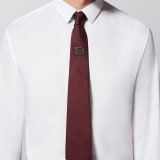 ربطة العنق B3D" المزينةباللون الكحلي من حرير الجاكار الفاخر. B3D image 1