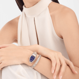 Serpenti Tubogas Studs Capsule 單螺旋腕錶，採用 18K 玫瑰金與精鋼，搭配鑲鑽錶圈，錶帶飾以18K 玫瑰金鉚釘，其上鑲飾密鑲鑽石，方納石錶盤。防水深度 30 公尺。限量版腕錶。 Serpenti-Tubogas-Capsule-Blue image 2