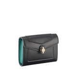 Porta biglietti da visita Serpenti Forever in vitello nero con interno in nappa verde smeraldo. Accattivante chiusura a pressione Serpenti in ottone placcato oro chiaro con squame in smalto nero e occhi in smalto nero. 295327 image 1